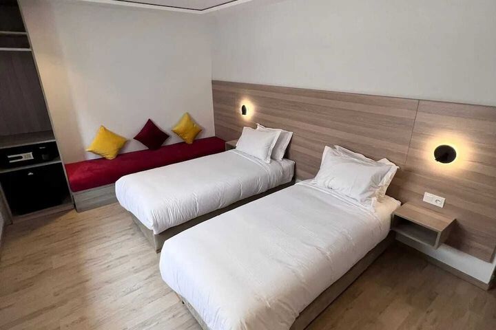 Room 6 of 17