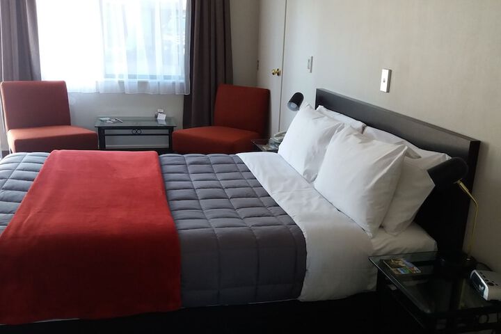 Room 8 of 84