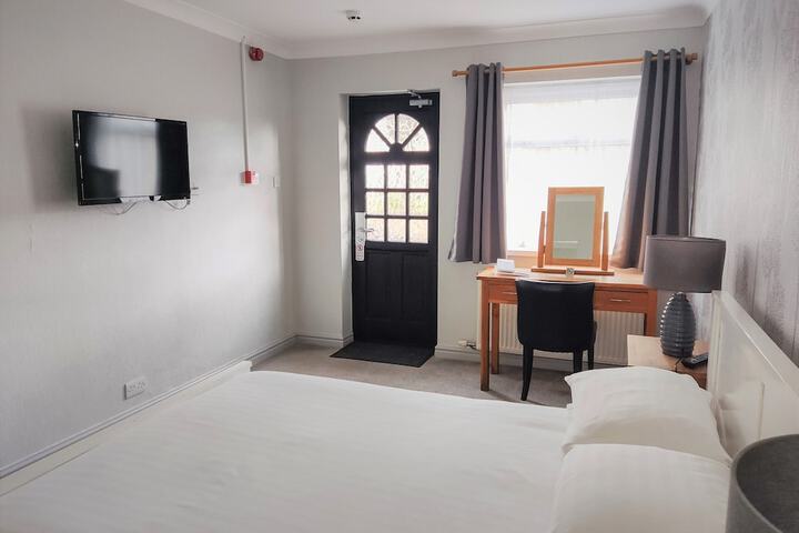 Room 13 of 40