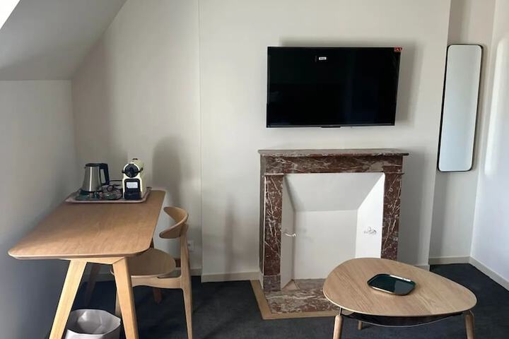 Room 10 of 109