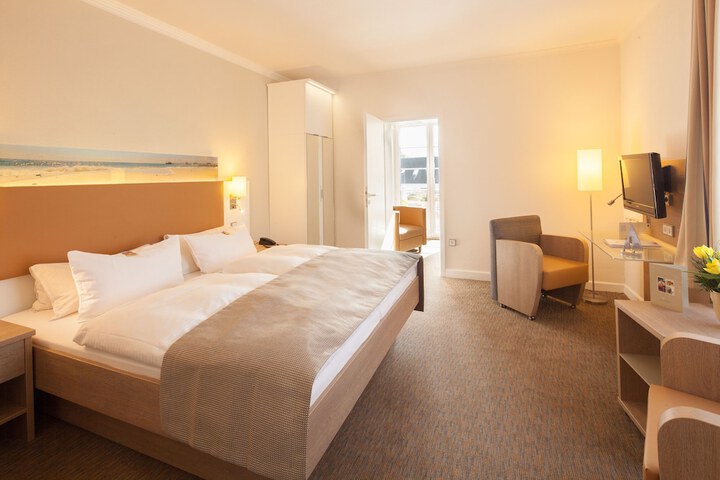 Room 7 of 16