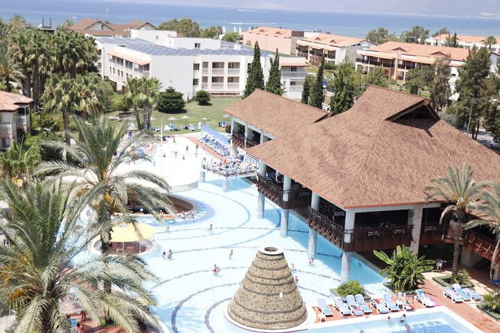 Hotel with Pool