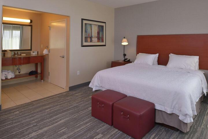 1 King Bed (10 of 13)