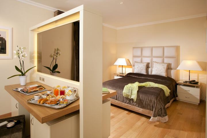 Room 14 of 37