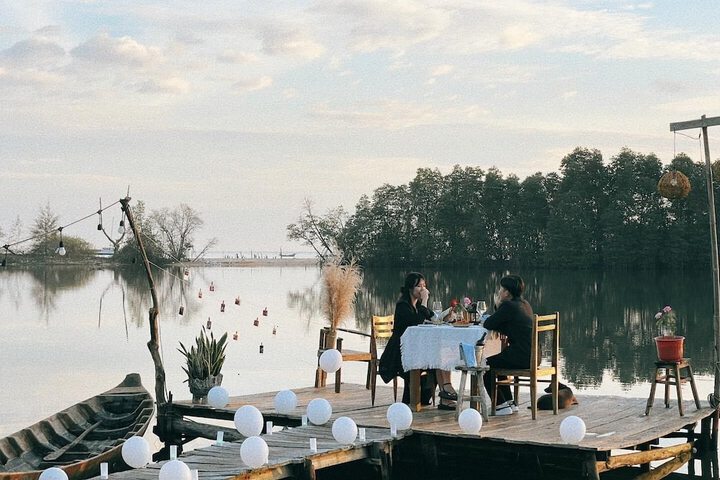 Dining 36 of 57