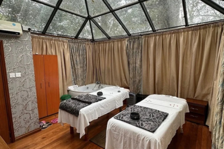 Room 2 of 2
