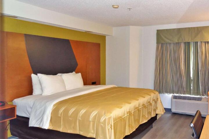 Standard Room, King or Two Doubles (4 of 8)