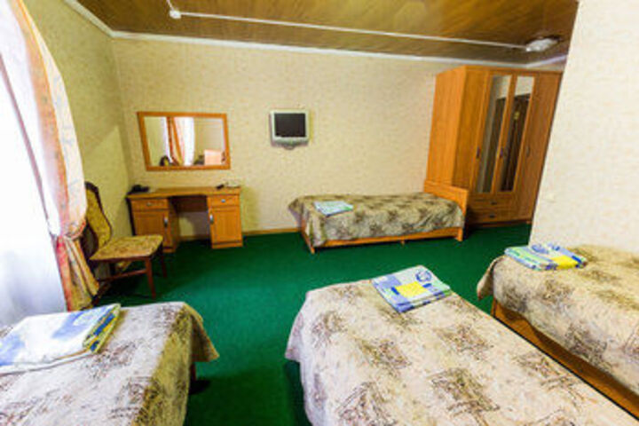 Room 6 of 18