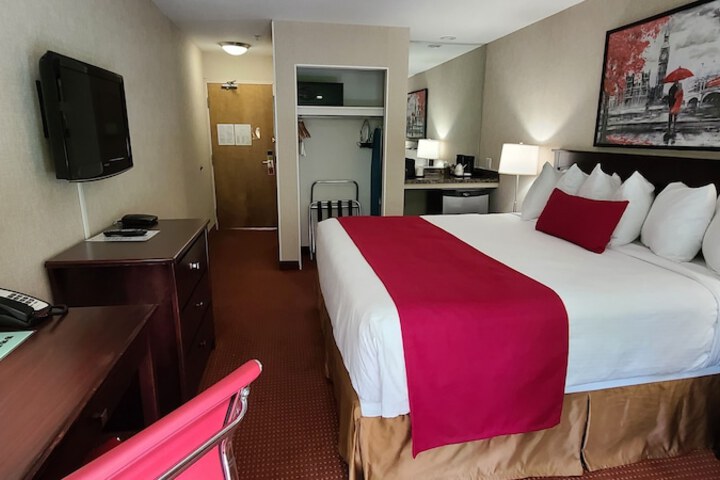 Room 11 of 28