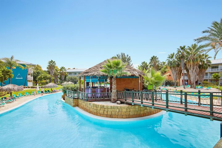 Hotel with Pool