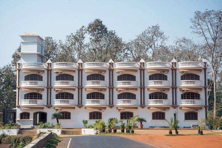 Hotel Holiday Village