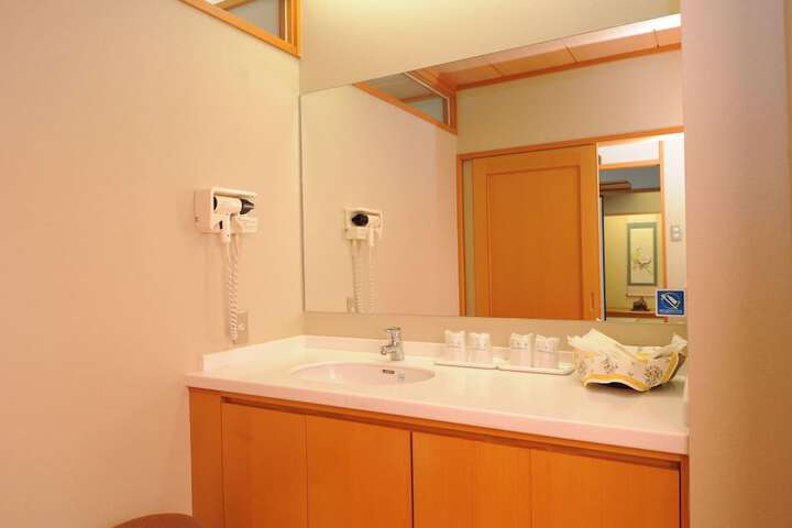 Room 32 of 54