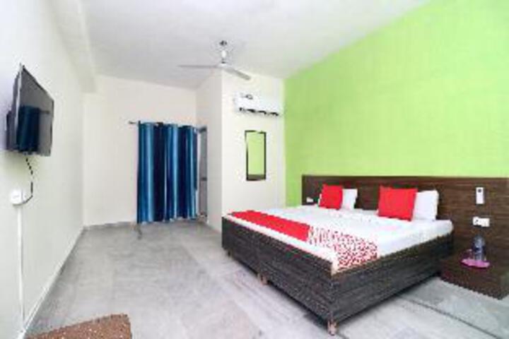 OYO 18570 HOTEL JAZZ