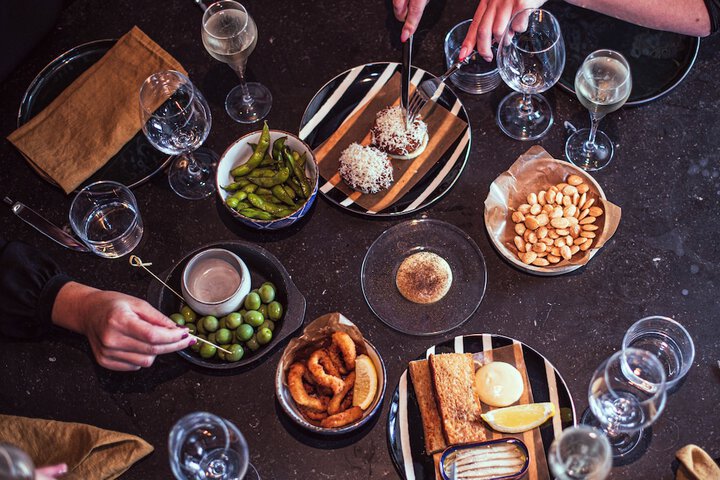 Dining 90 of 110