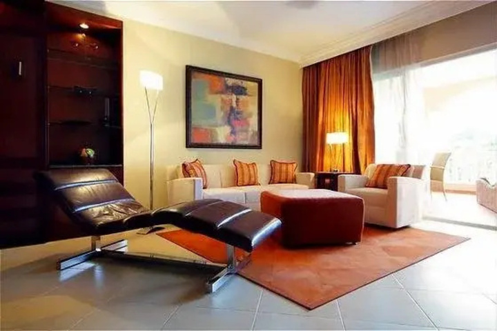 Room 4 of 13
