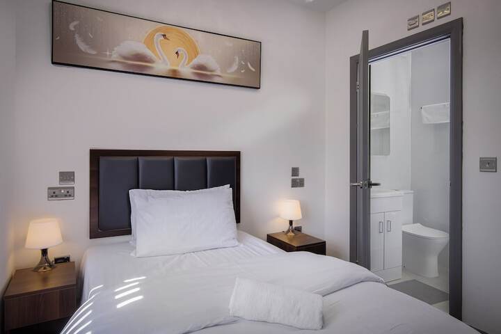 Room 13 of 27