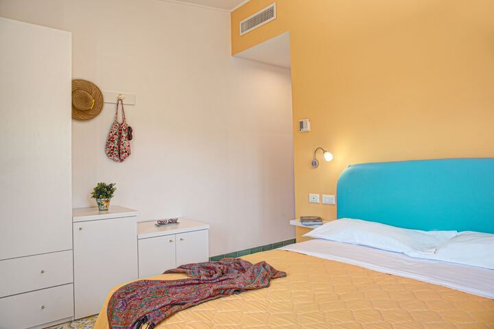 Room 11 of 47