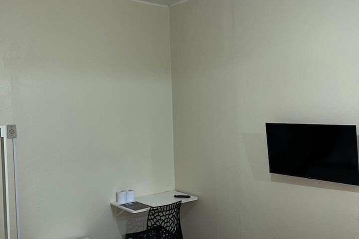 Room 12 of 68