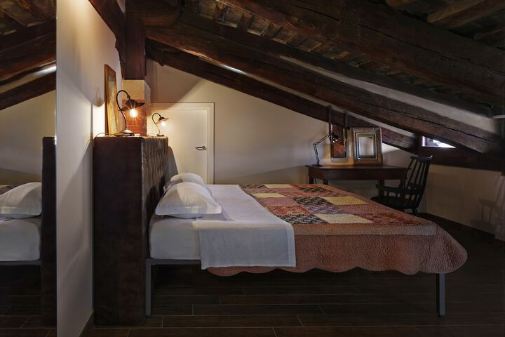 Room 10 of 47