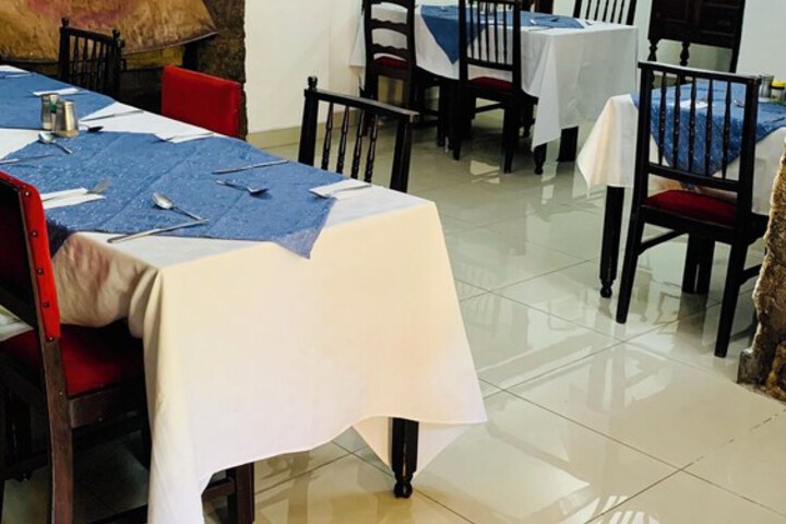 Dining 16 of 19
