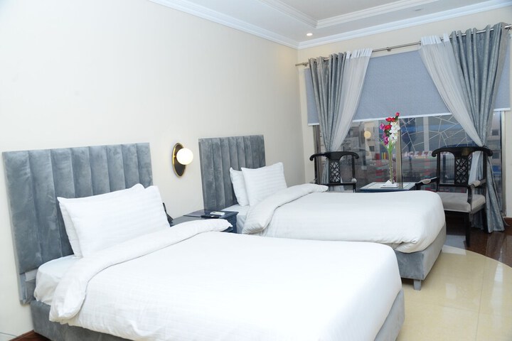 Room 12 of 35