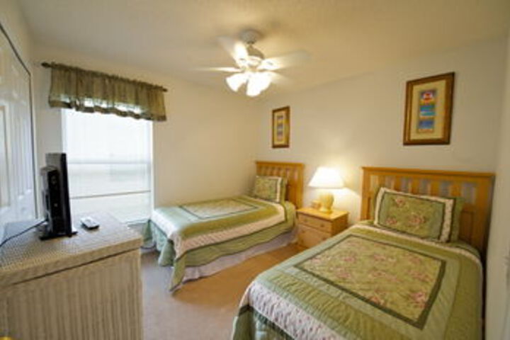 Room 12 of 16