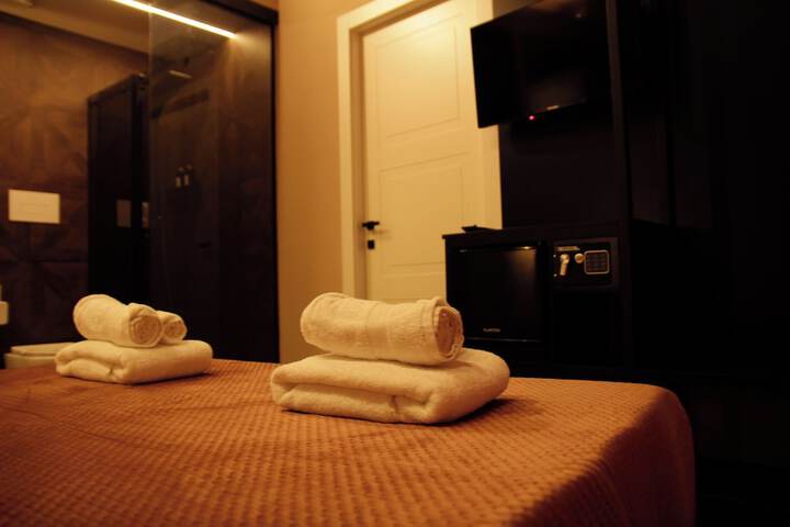 Room 25 of 183