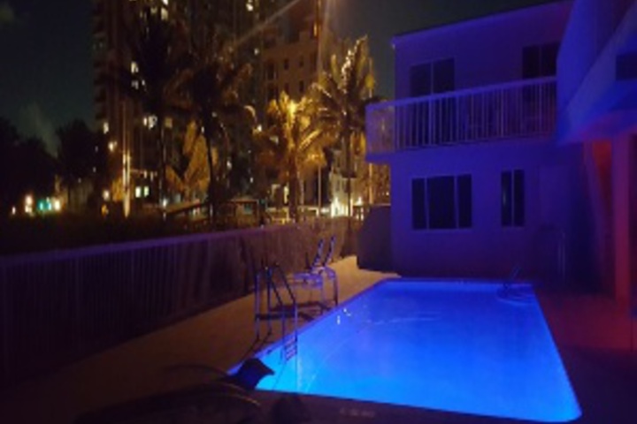 Pool 200 of 695