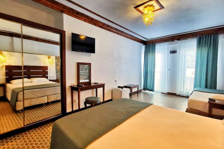 Room 4 of 24