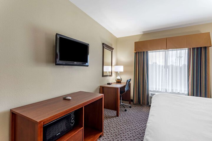 1 King Bed (4 of 19)