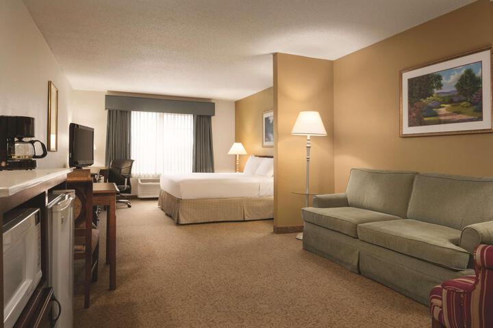 Standard King Bed Accessible (4 of 9)