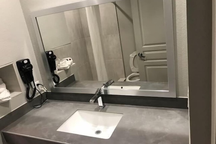 Bathroom sink