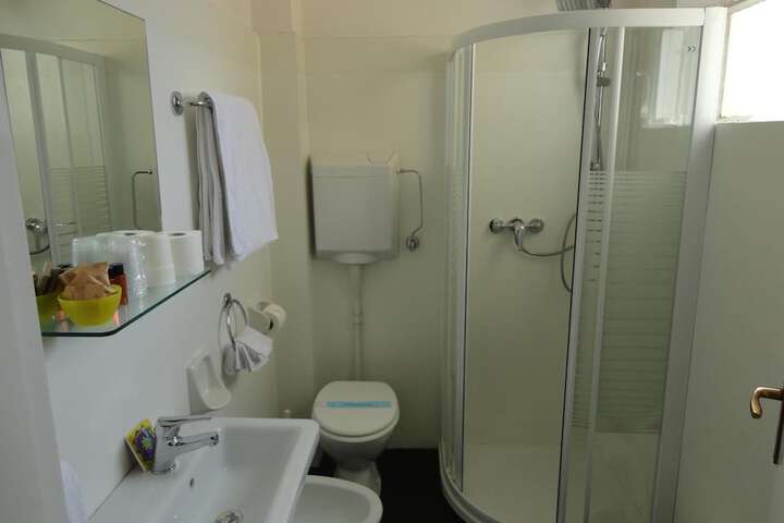 Room 34 of 61