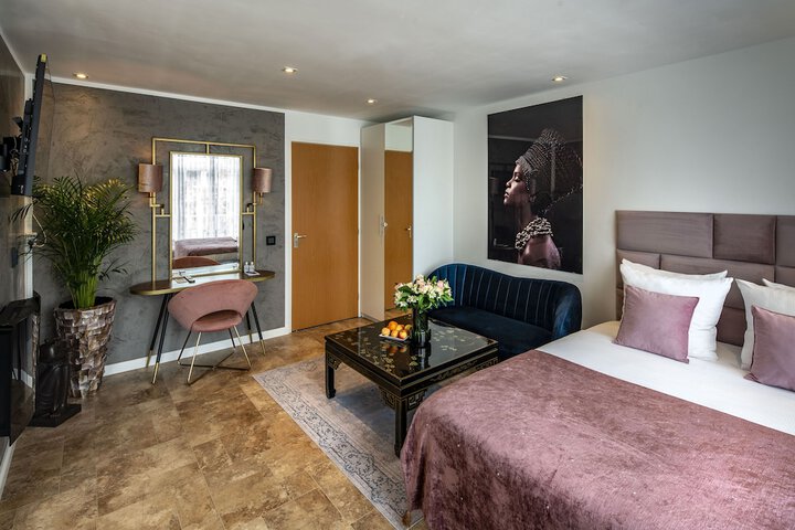 Room 34 of 142