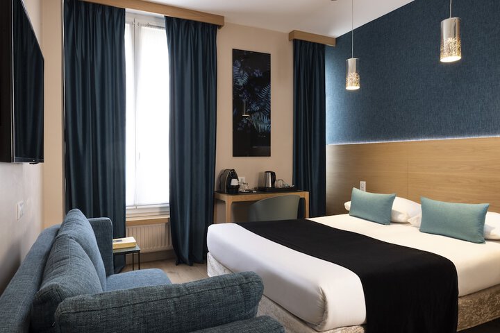 Room 35 of 79