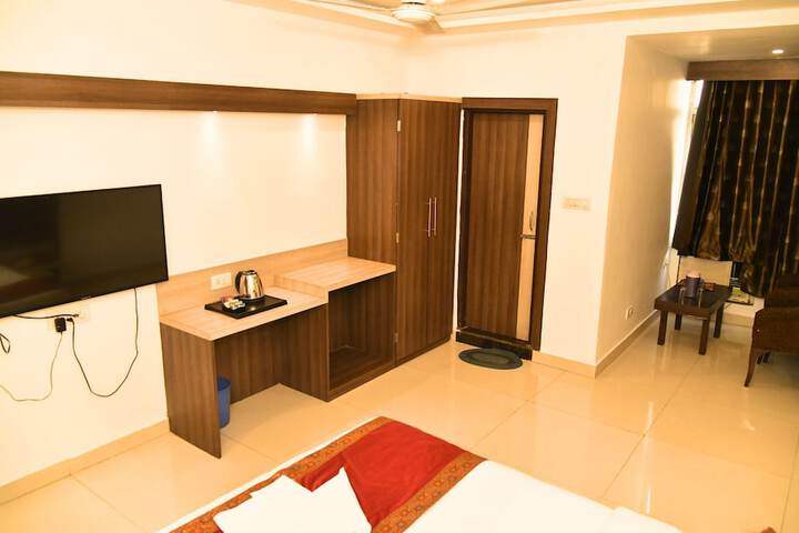 Room 3 of 11