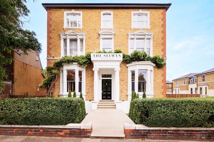 The Selwyn Hotel