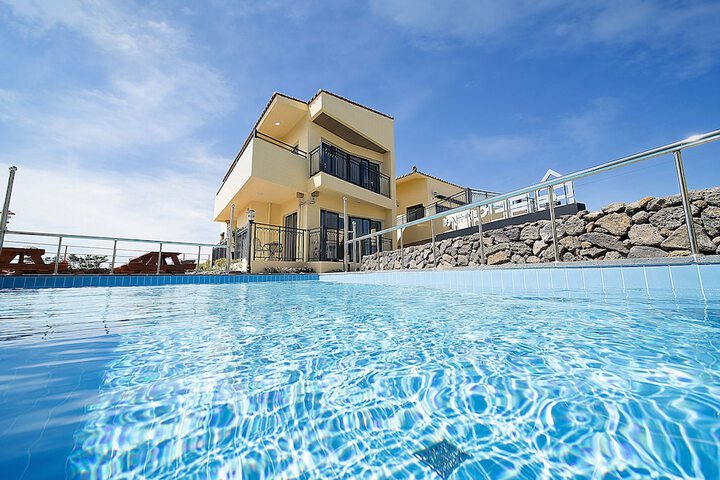 Pool 10 of 20