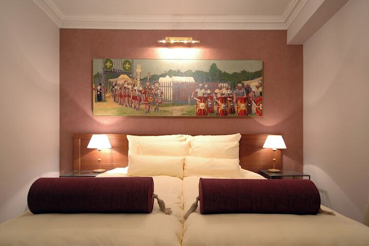 Room 23 of 66