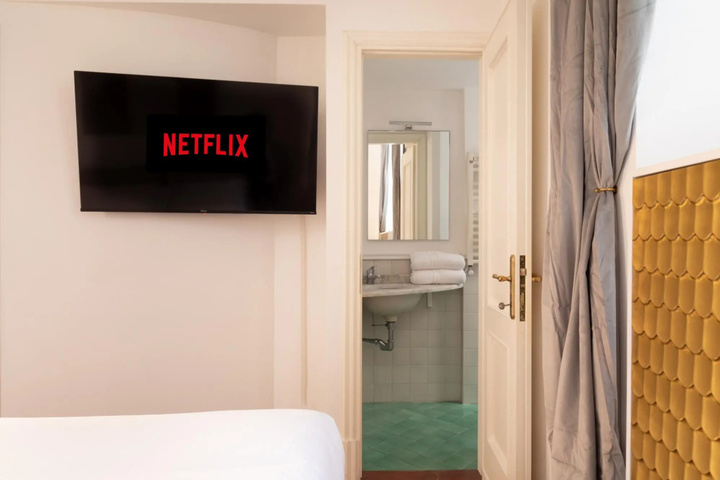 Room 6 of 24