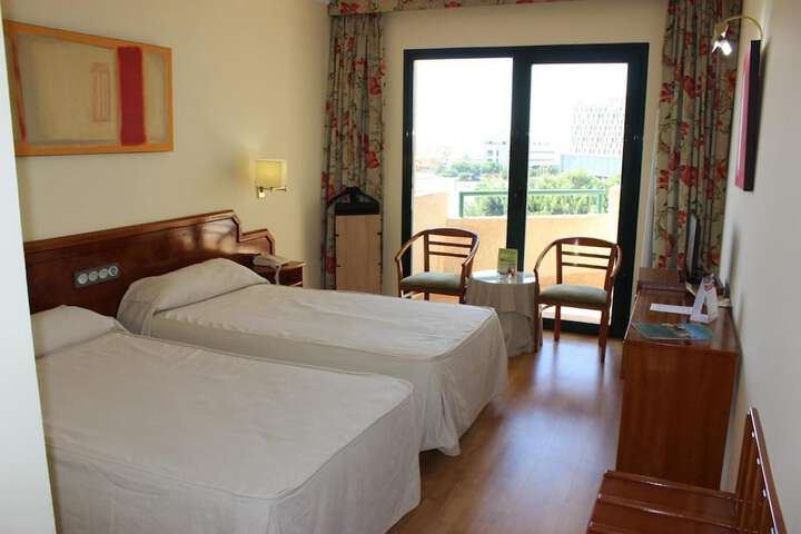 Room 3 of 27