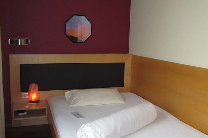 Room 17 of 39