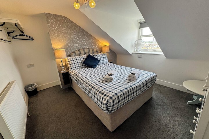 Room 33 of 125