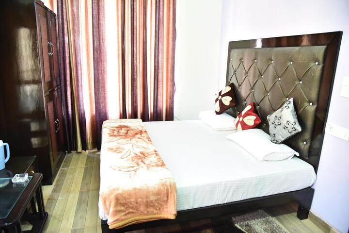 Room 6 of 35