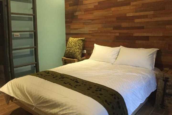 Room 6 of 45