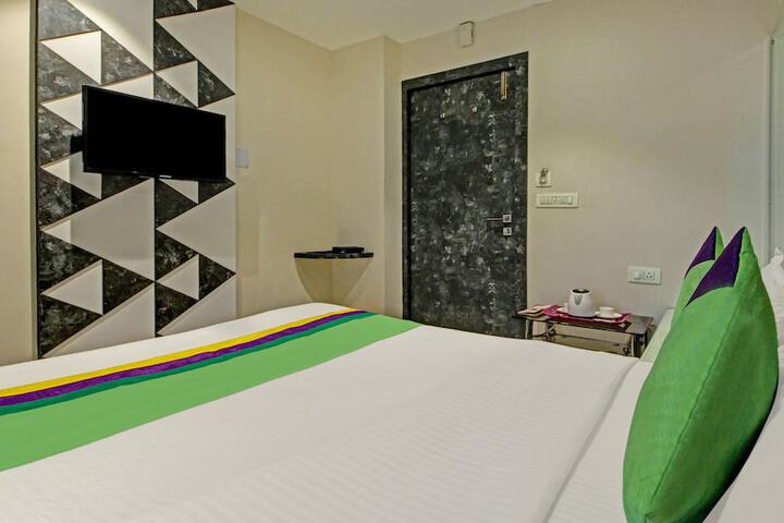 Room 16 of 40