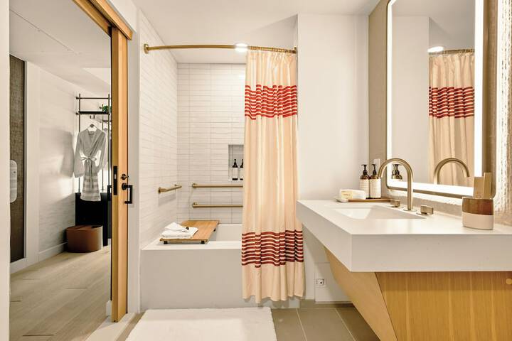 Room 30 of 56