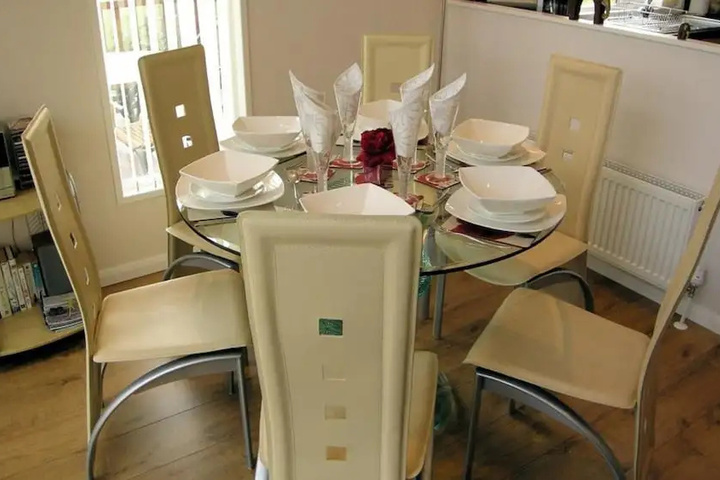 Dining 9 of 12