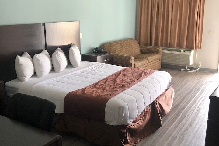 Room 8 of 16