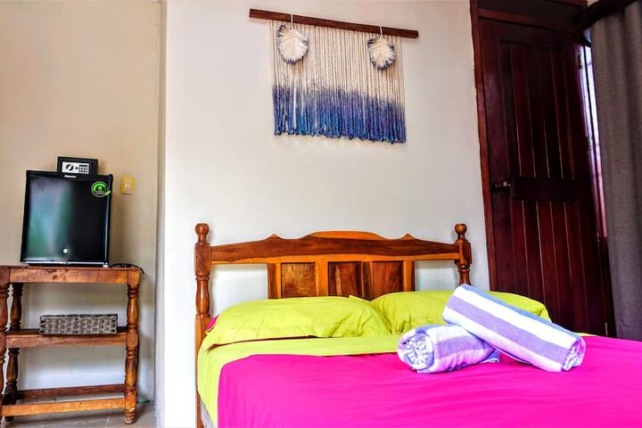 Room 6 of 33